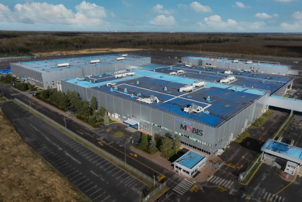 Замена кровли из ПВХ мембраны Пластфоил на производственном здании MOBIS на Левашовском шоссе, работы компании АНКОНС