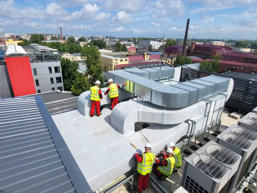 Гидроизоляция воздуховодов на кровле бизнес-центра мембраной Экопласт