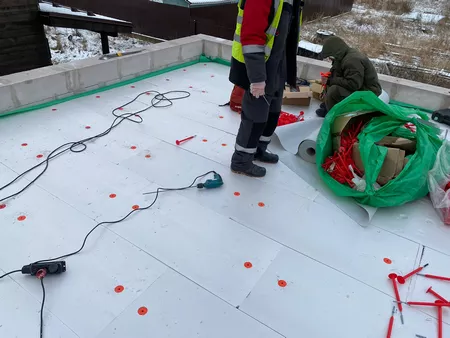 Установка мембранной кровли