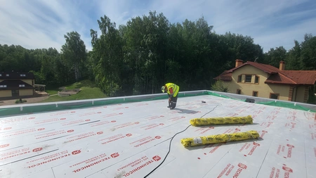 Устройство мембранной кровли на коммерческом объекте